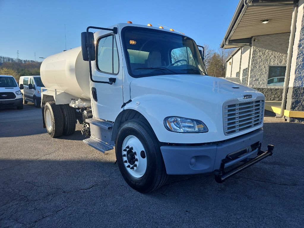 2018 Freightliner M2 106 Medium Duty photo 2
