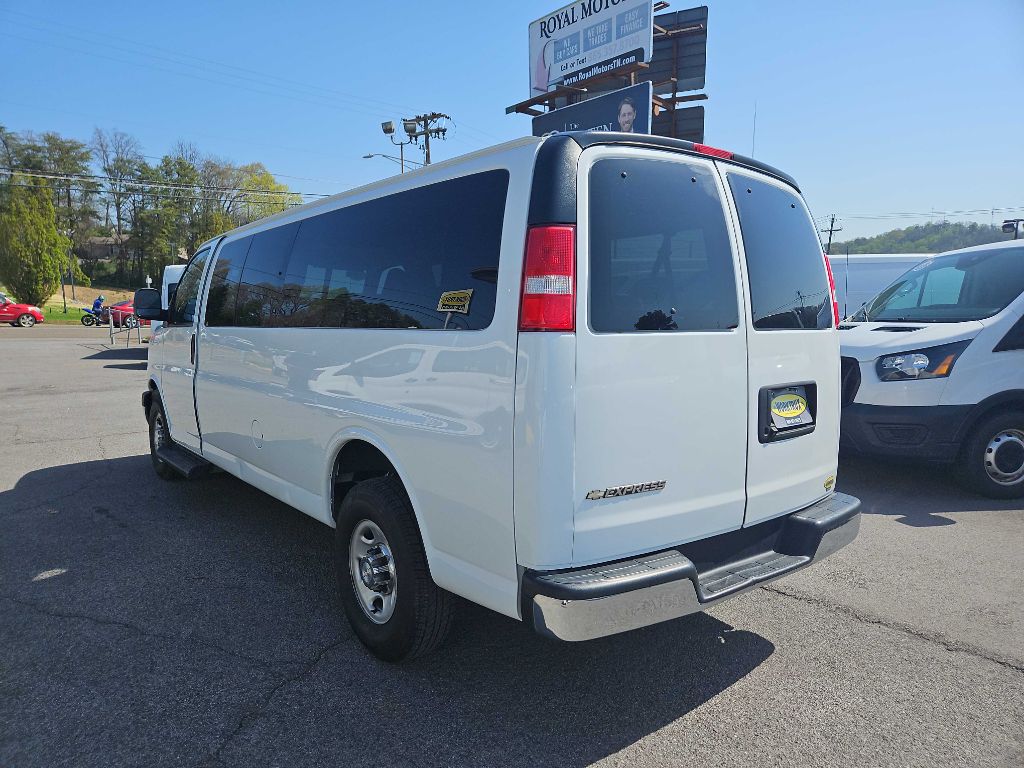 2020 Chevrolet Express 3500 Passenger photo 2
