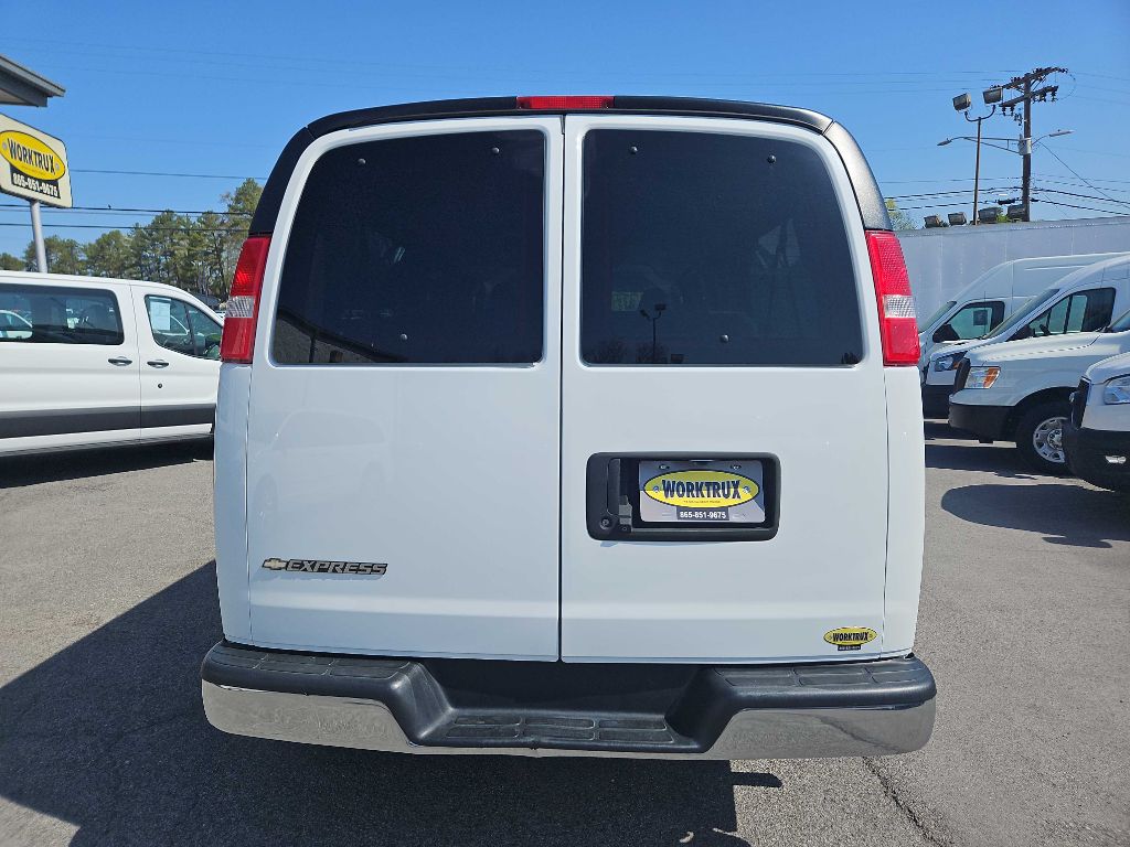 2020 Chevrolet Express 3500 Passenger photo 3