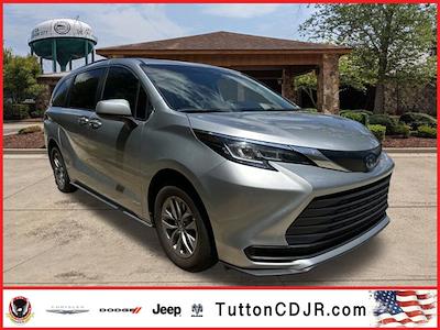 Used 2021 Toyota Sienna LE Minivan for sale #302503B - photo 1