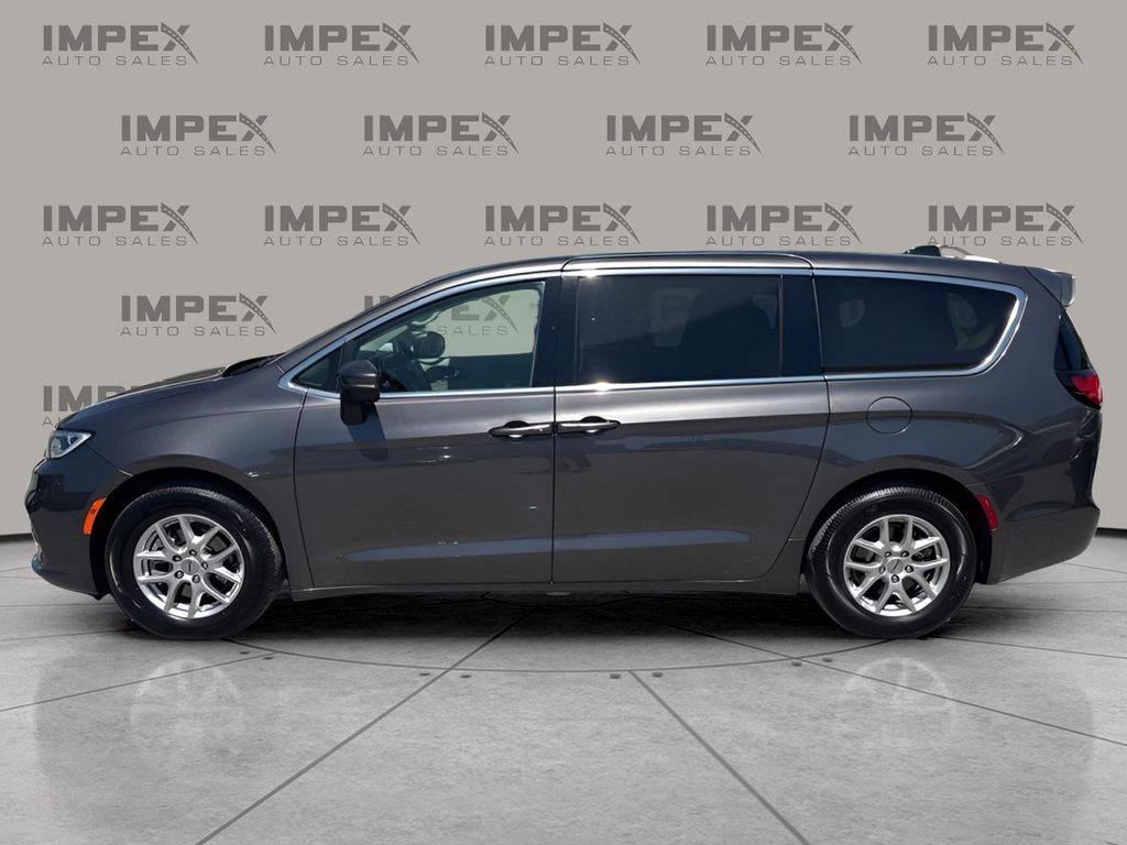 Used 2023 Chrysler Pacifica - photo 36
