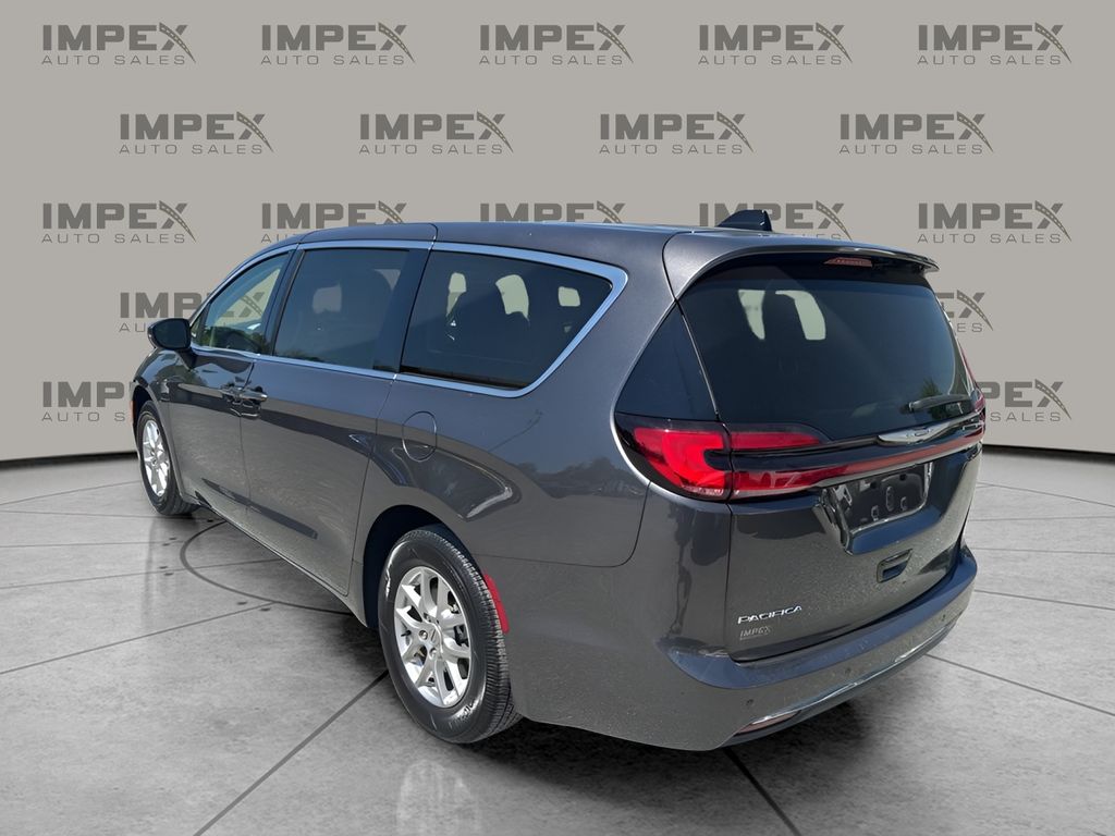 Used 2023 Chrysler Pacifica - photo 37