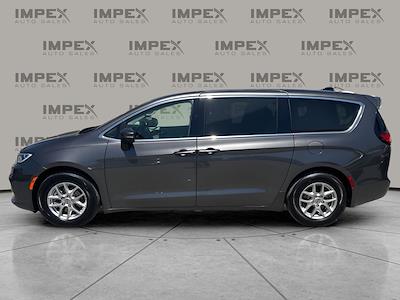 Used 2023 Chrysler Pacifica - photo 2