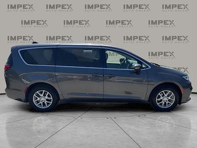 Used 2023 Chrysler Pacifica - photo 2