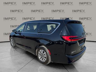 Used 2024 Chrysler Pacifica Select Minivan for sale #1CV7293 - photo 2