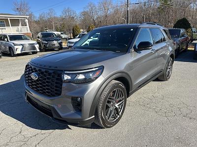 Used 2025 Ford Explorer - photo 1