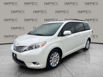 Used 2017 Toyota Sienna - photo 1