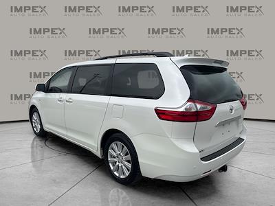 Used 2017 Toyota Sienna - photo 1