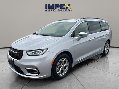 Used 2022 Chrysler Pacifica - photo 1
