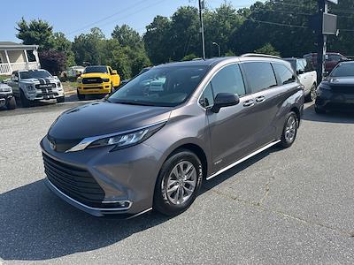 Used 2021 Toyota Sienna XLE Minivan for sale #1FV61644A - photo 1