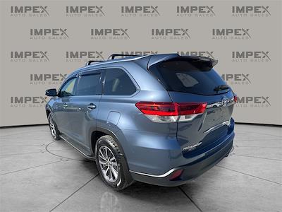 Used 2018 Toyota Highlander SE for sale #1LC3780B - photo 2
