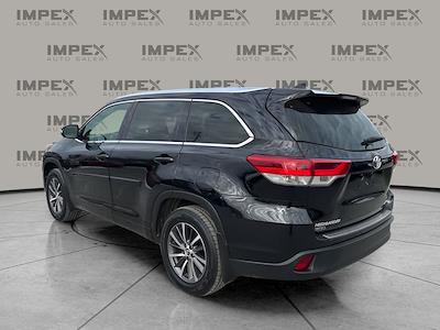 Used 2018 Toyota Highlander - photo 1