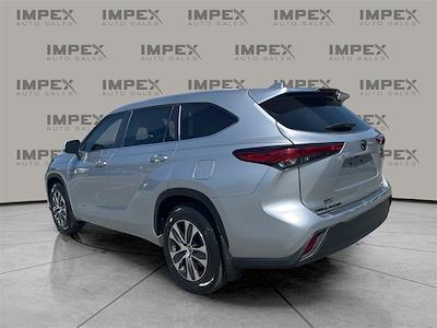 Used 2023 Toyota Highlander XLE SUV for sale #1TT6887 - photo 2