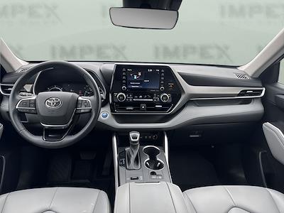 Used 2021 Toyota Highlander - photo 1