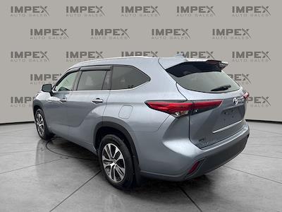 Used 2021 Toyota Highlander - photo 1