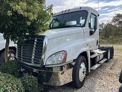 Used 2015 Freightliner Cascadia Cummins ISX Semi Truck for sale #4FT1371 - photo 1