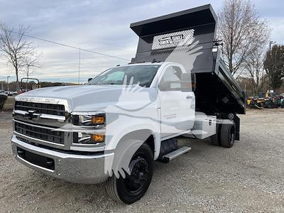 Used 2022 Chevrolet Silverado 6500 Regular Cab Dump Truck for sale #4CT7886 - photo 1