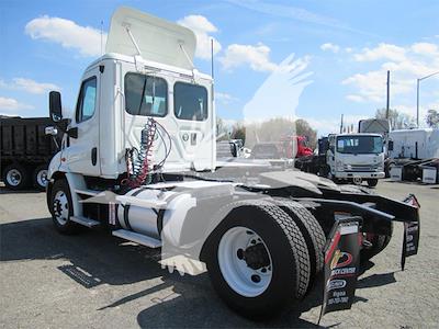 Used 2014 Freightliner Cascadia Detroit DD13 Semi Truck for sale #4FT1528 - photo 2