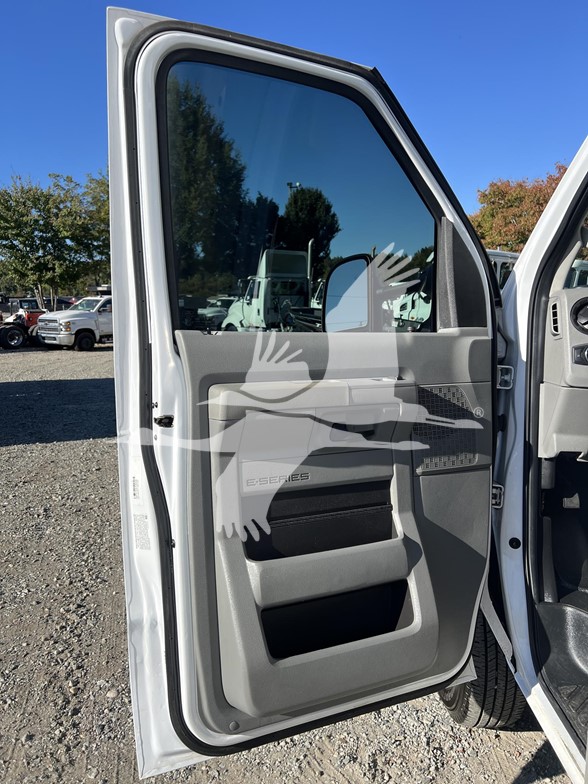 Used 2024 Ford E-450 - photo 11