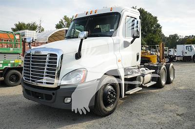Used 2015 Freightliner Cascadia Detroit Diesel DD15 STD Semi Truck for sale #4FT5102 - photo 1