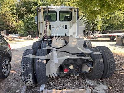 Used 2015 Freightliner Cascadia Cummins ISX Semi Truck for sale #4FT6393 - photo 2
