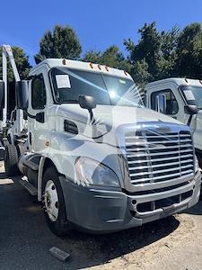 Used 2015 Freightliner Cascadia Detroit DD13 Semi Truck for sale #4FT6935 - photo 1