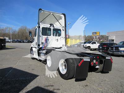 Used 2016 Freightliner Cascadia Cummins ISX12 Semi Truck for sale #4FT6987 - photo 2