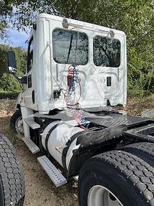 Used 2014 Freightliner Cascadia Detroit DD13 Semi Truck for sale #4FT7849 - photo 2