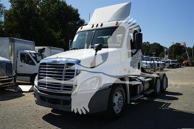 Used 2015 Freightliner Cascadia Detroit Diesel DD15 STD Semi Truck for sale #4FT8482 - photo 1