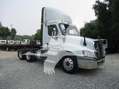 Used 2014 Freightliner Cascadia Detroit Diesel DD15 EV Semi Truck for sale #4FT8890 - photo 1