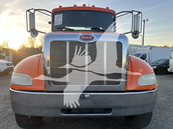 Used 2016 Peterbilt 337 - photo 5