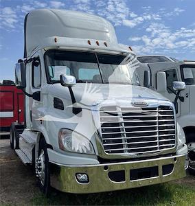 Used 2016 Freightliner Cascadia Cummins ISX12 Semi Truck for sale #FT8016 - photo 1