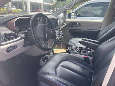 2017 Chrysler Pacifica FWD Minivan for sale #HR524216 - photo 2