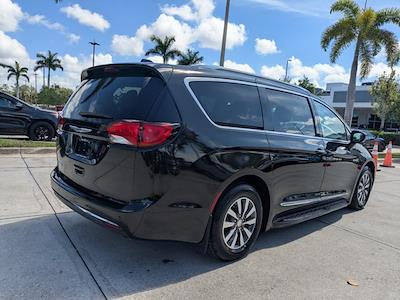 2020 Chrysler Pacifica FWD Minivan for sale #LR135948 - photo 2