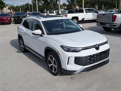 Used 2025 Volkswagen Tiguan SE for sale #V250233L - photo 2