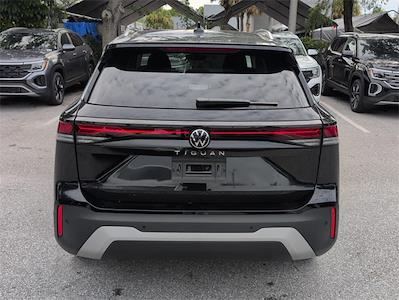 Used 2025 Volkswagen Tiguan - photo 1
