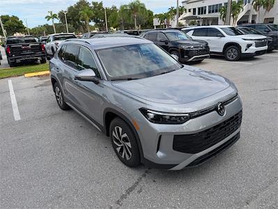 Used 2025 Volkswagen Tiguan - photo 1
