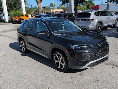 Used 2025 Volkswagen Tiguan - photo 1