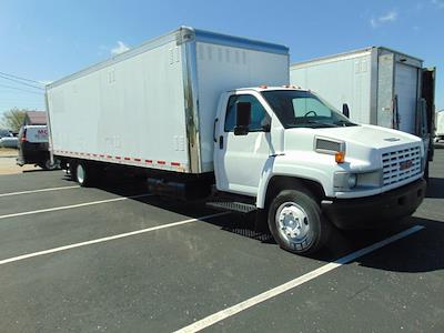 Used 2005 GMC TopKick C5500 LO PRO 26' Mickey Box Truck & 44 Regular Cab 4x2 Box Truck for sale #FT90507 - photo 1