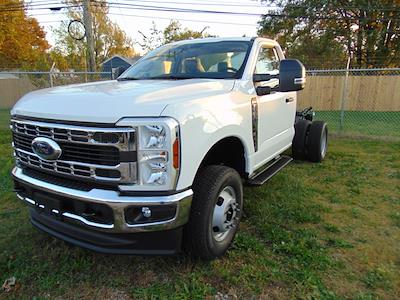 New 2026 Ford F-350 XL Regular Cab 4WD Cab Chassis for sale #TEC95539 - photo 1