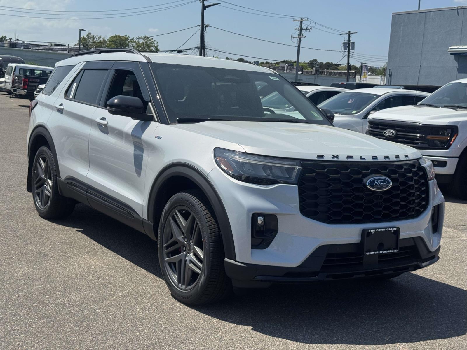 New 2026 Ford Explorer - photo 2