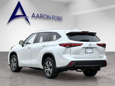 Used 2023 Toyota Highlander - photo 1