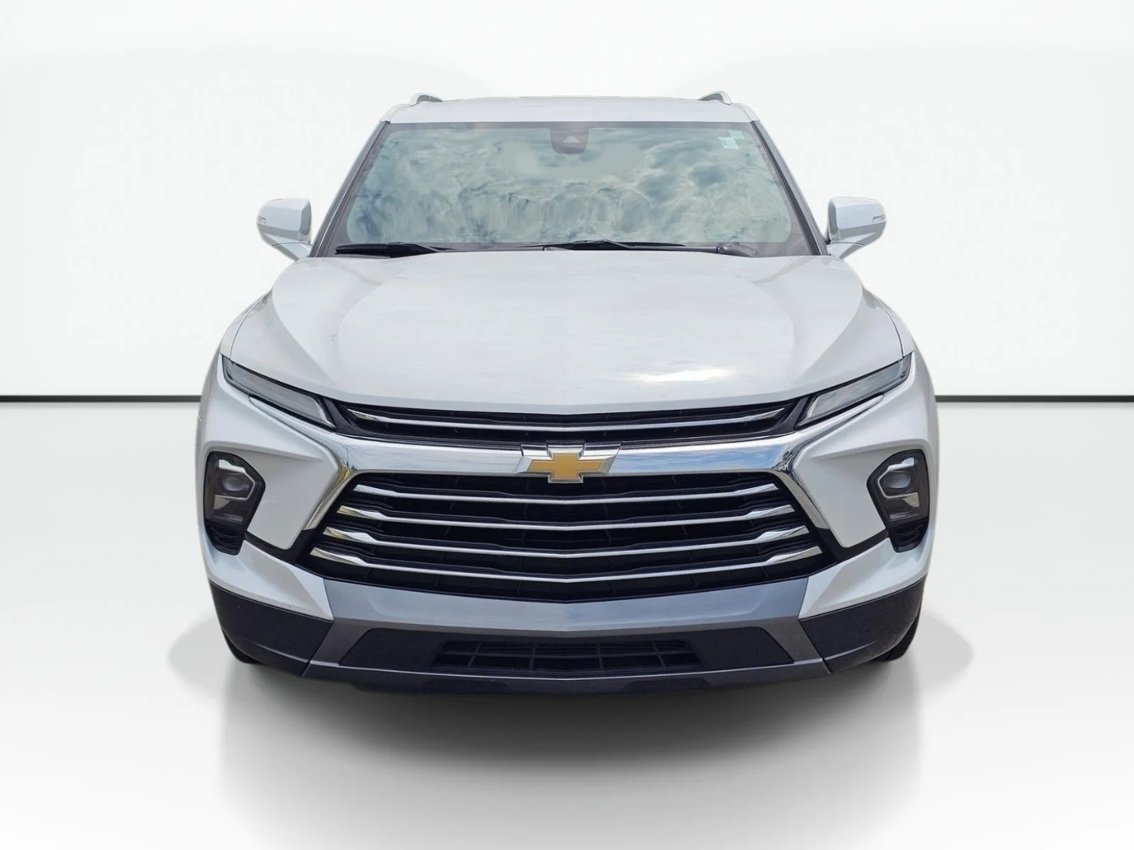 Used 2023 Chevrolet Blazer - photo 2