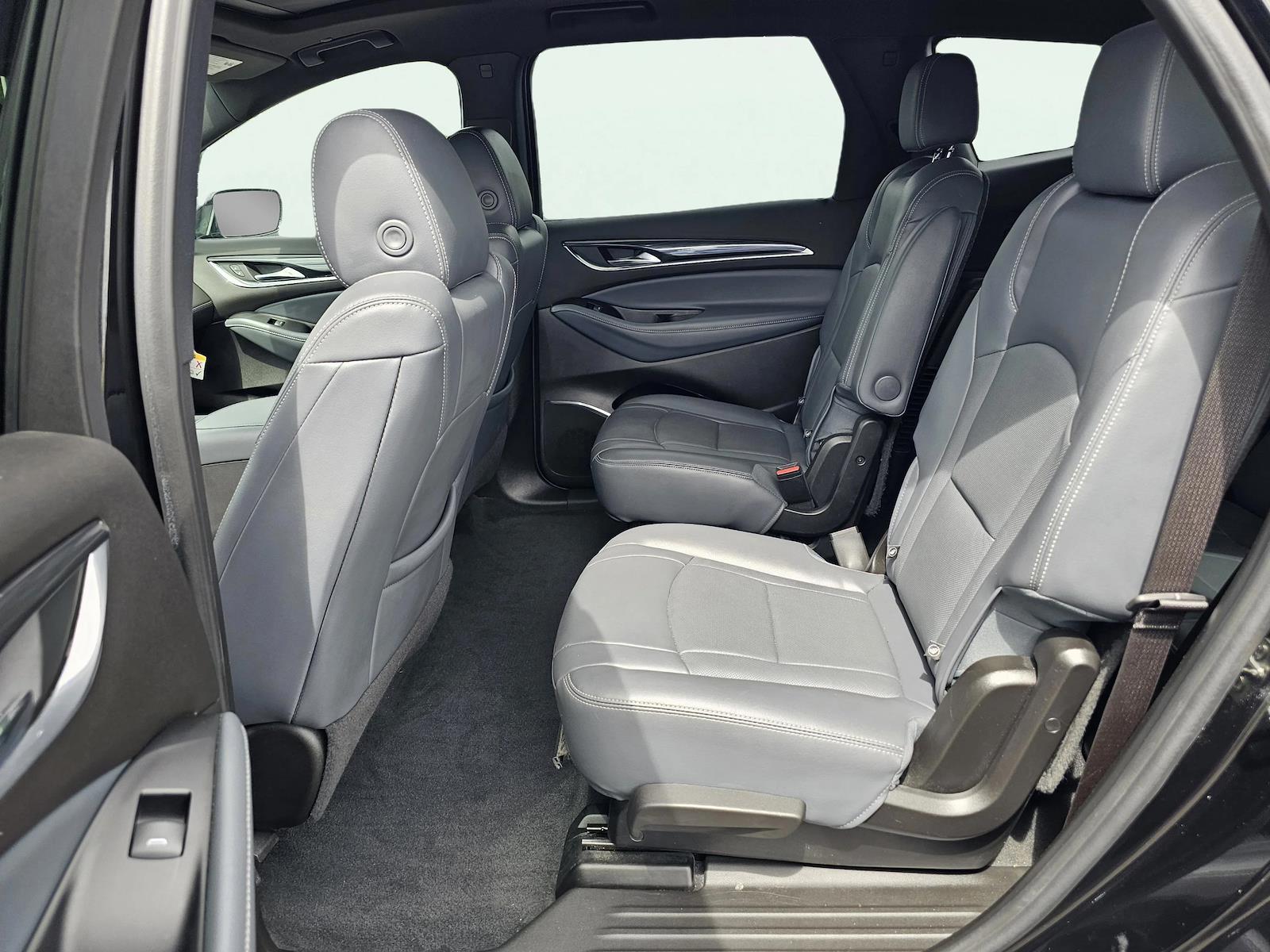 Used 2023 Buick Enclave - photo 32