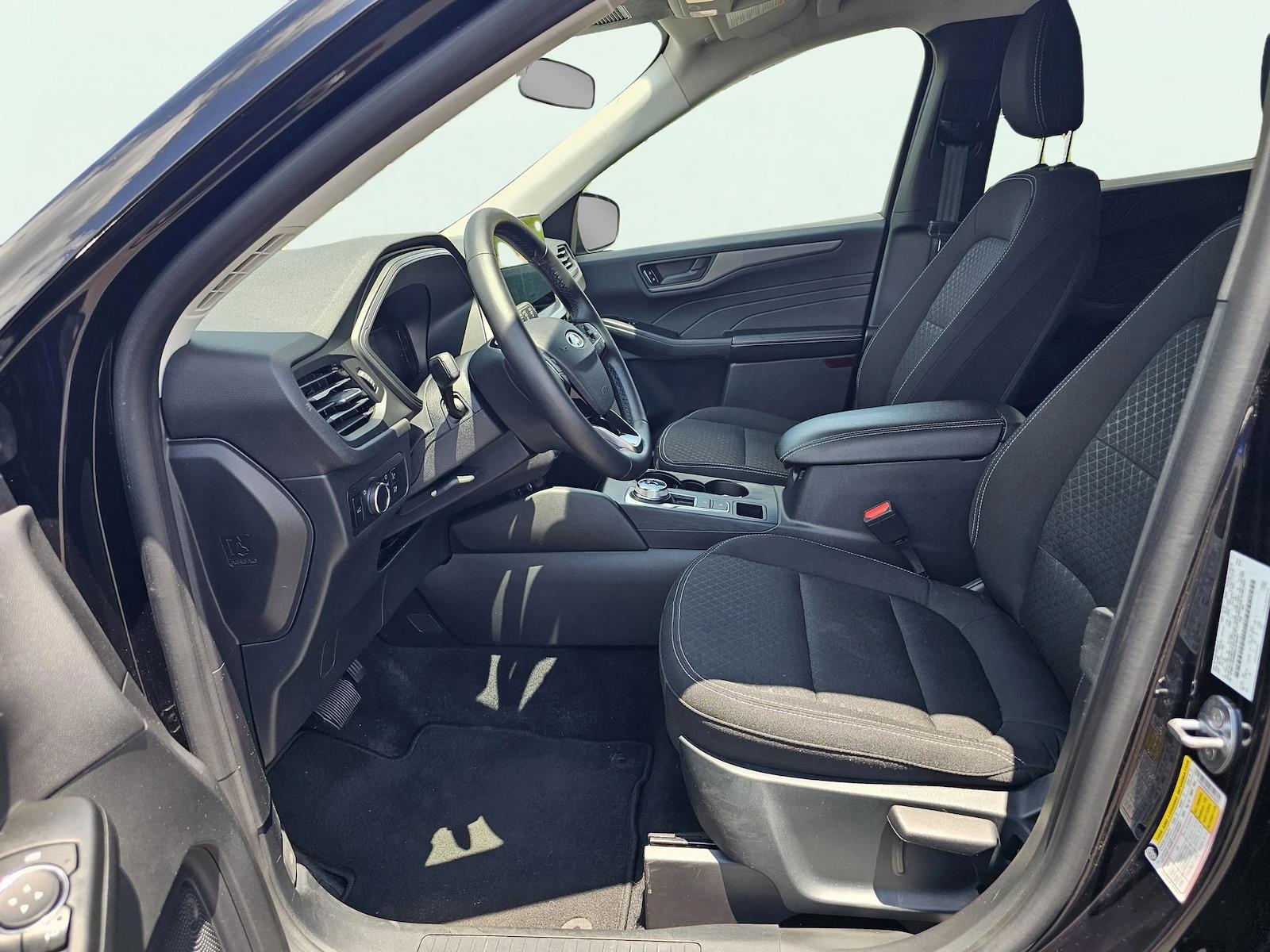 Used 2025 Ford Escape - photo 18