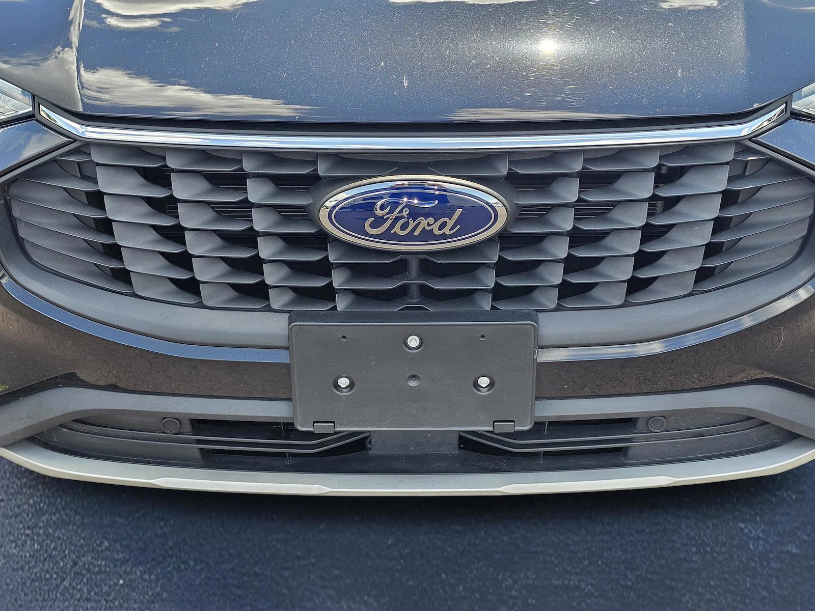 Used 2025 Ford Escape - photo 2