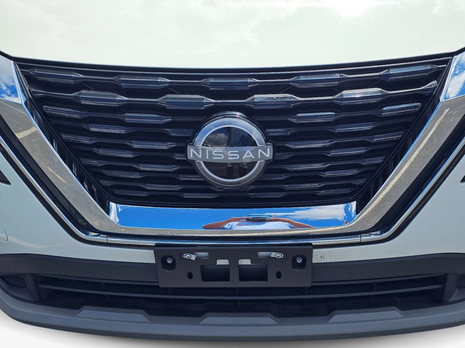 Used 2023 Nissan Rogue - photo 2