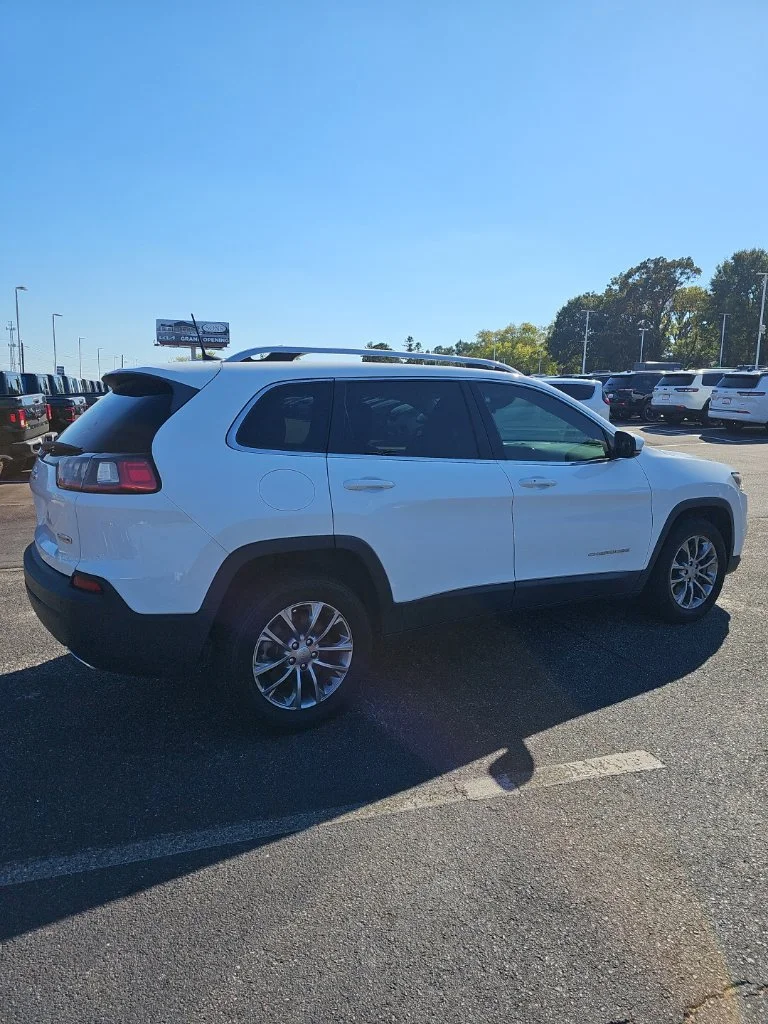 Used 2021 Jeep Cherokee - photo 2