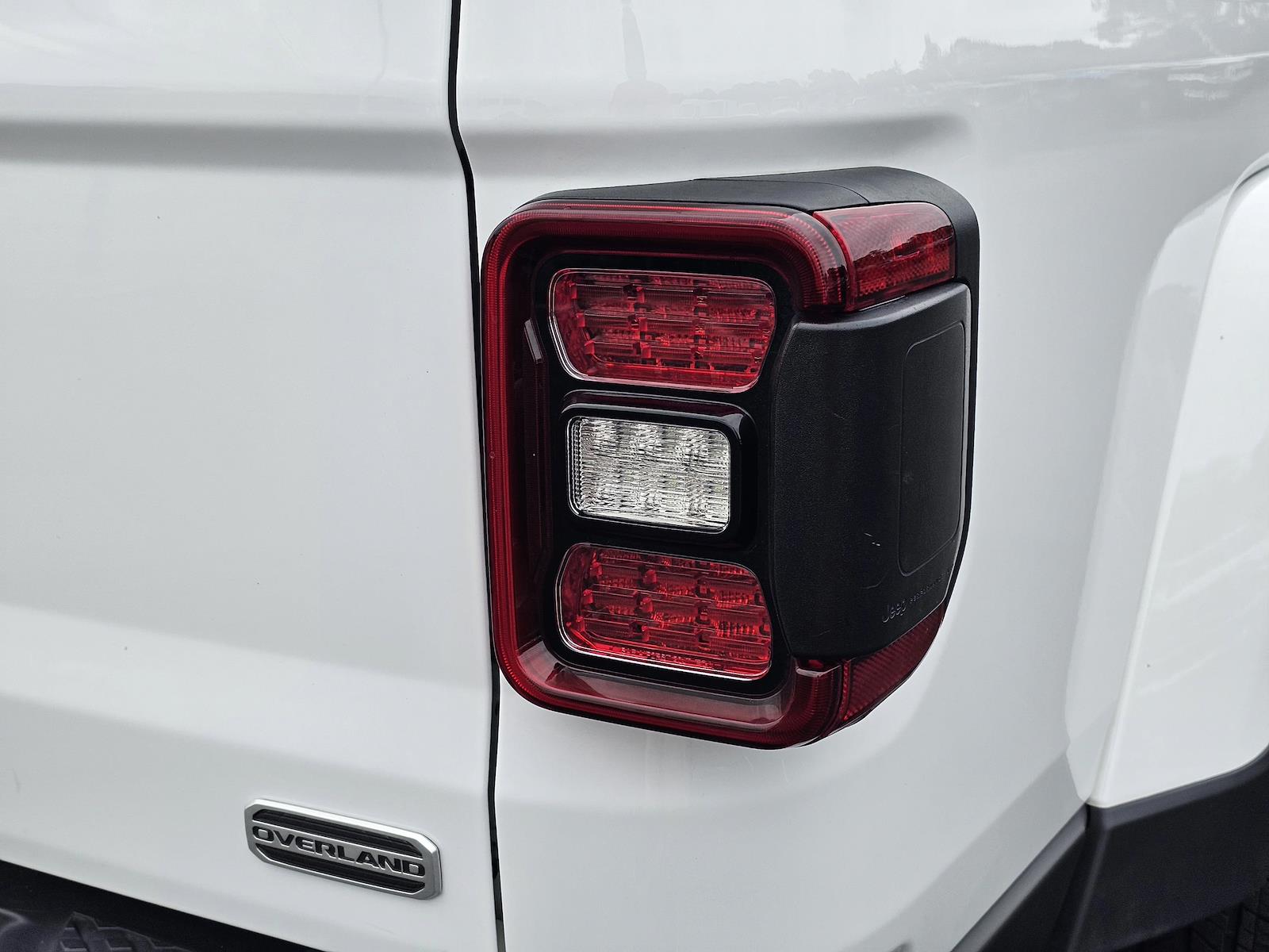 Used 2023 Jeep Gladiator - photo 25