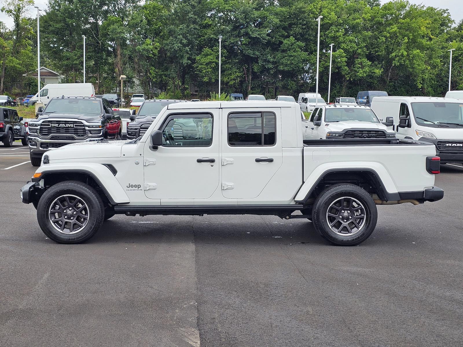 Used 2023 Jeep Gladiator - photo 29